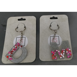 Letter sleutelhanger multicollor glitter met hartjes